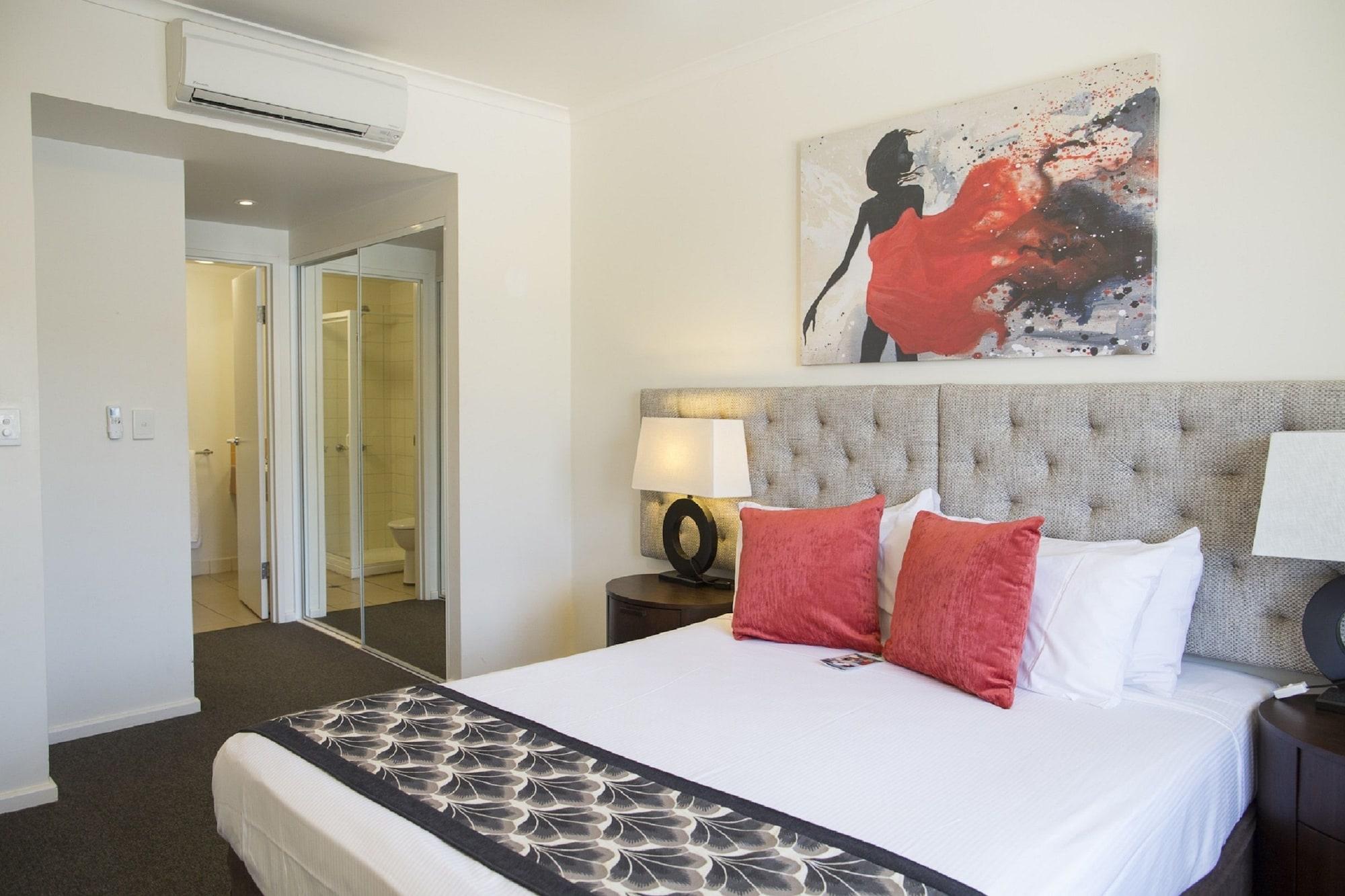 Aparthotel Metro Advance & 4*