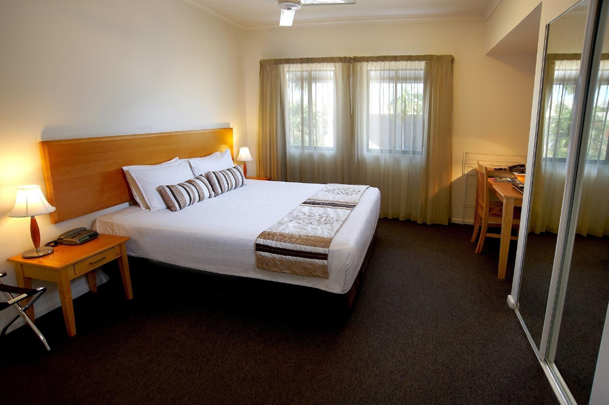 Metro Advance & Aparthotel 4*