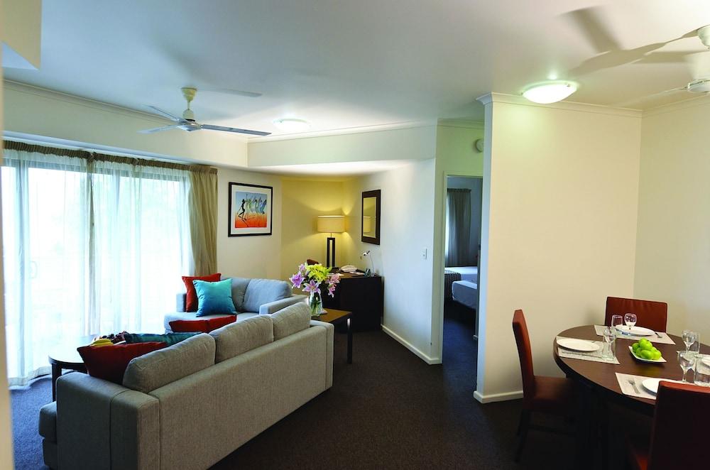 Aparthotel Metro Advance & 4*
