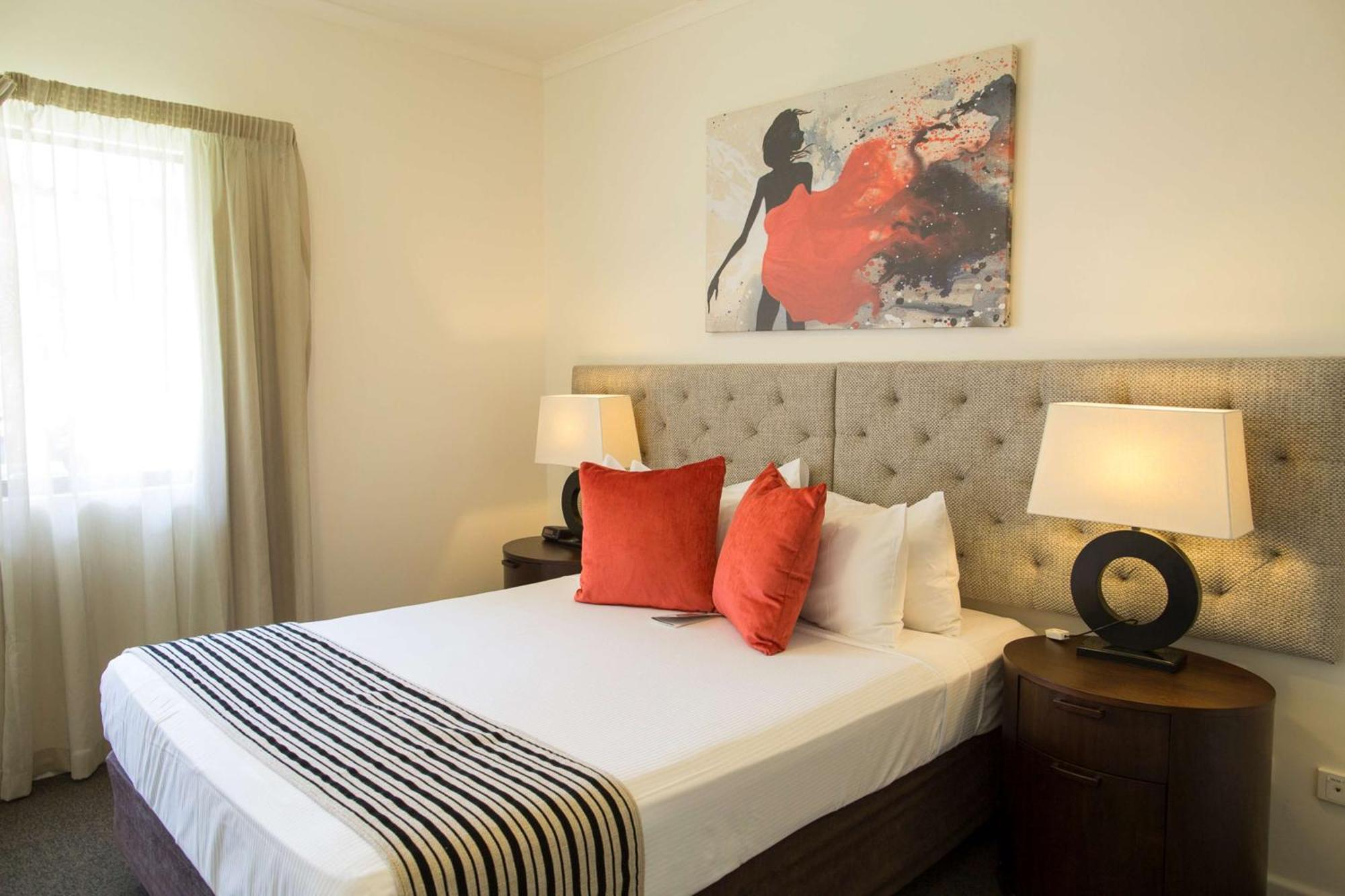 Aparthotel Metro Advance & 4*