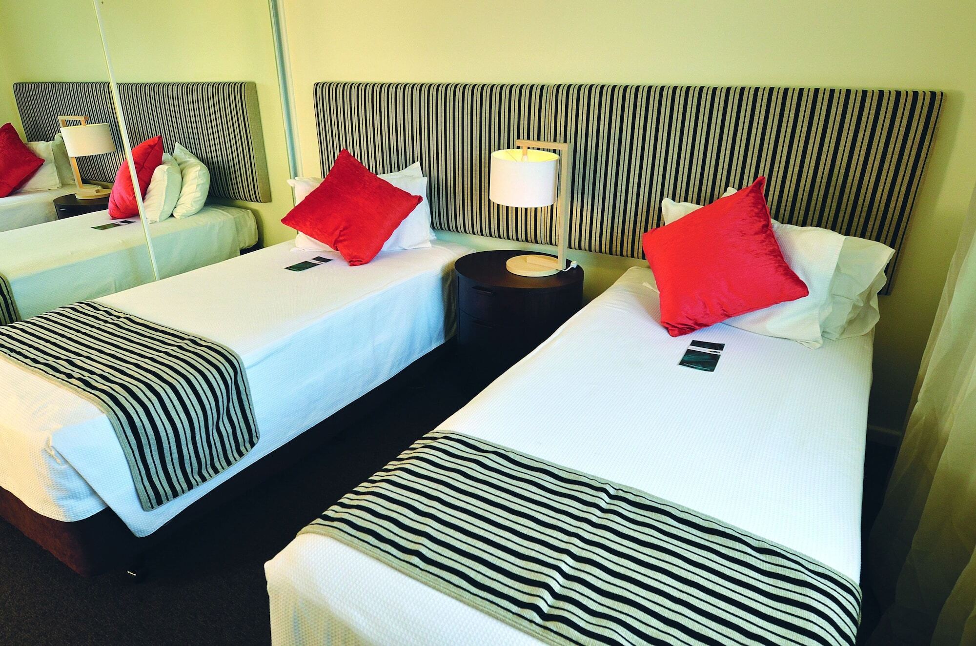 Aparthotel Metro Advance &